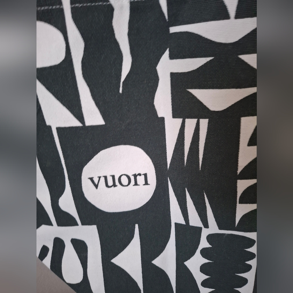 Large VUORI Tote - Picture 2 of 3
